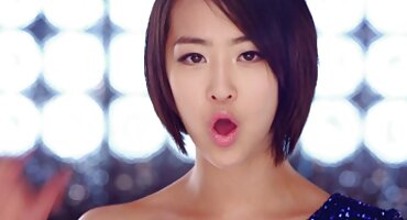 phim sex vieétub Lesbian brunette đi hói trong xoa bóp. hinh xxx