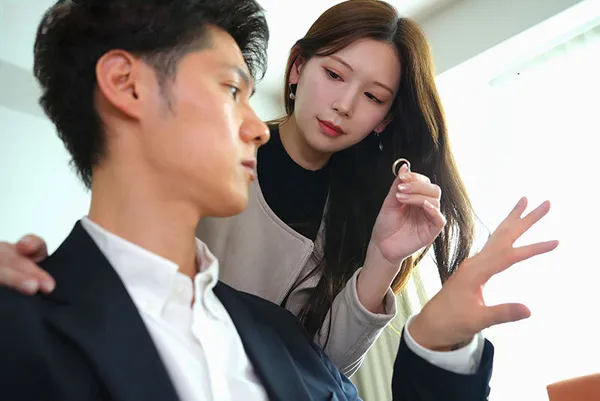 gái xinh tự sướng Bà xã đi đi chơi, ông xã ở nhà bị nhỏ em bà xã gạ làm tình không trượt phát nào