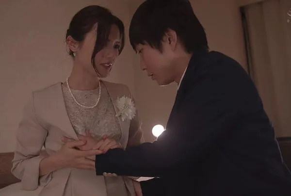 phim sex dong tinh nu Má kế đến chúc mừng con trai tốt nghiệp và món quà bất ngờ