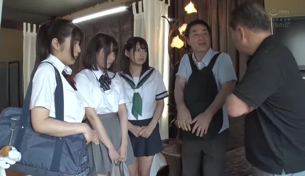 phim sex 2k Thất nghiệp, ông bố khốn nạn dẫn 3 cô con gái đi bán dâm